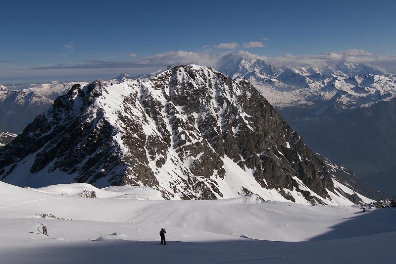 Photo 010 L'Aiguille Rouge - au fond le Mt Blanc est déjà bien couvert